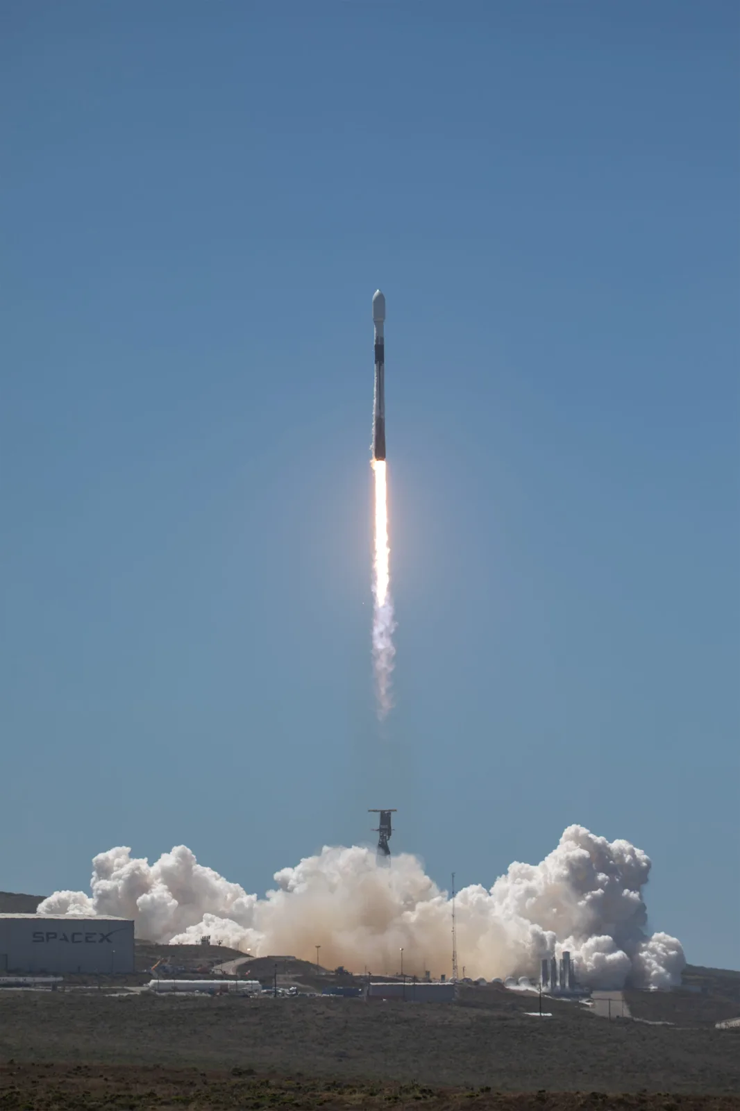Falcon 9 on the pad at SLC-4E