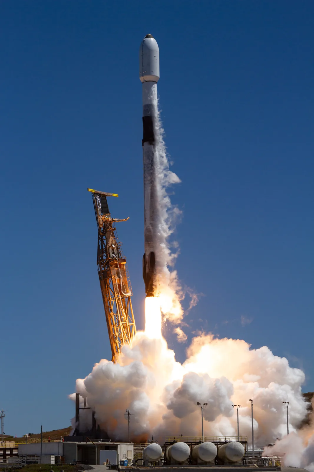 Falcon 9 clearing the hills