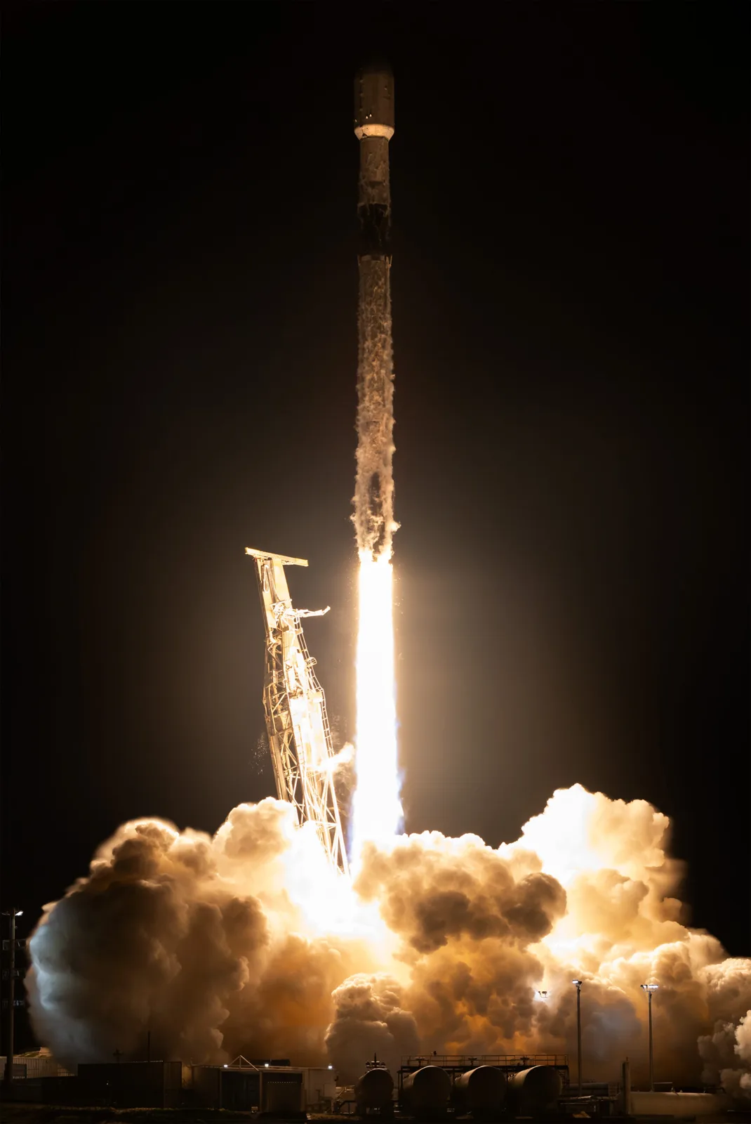 Falcon 9 ascent over Vandenberg